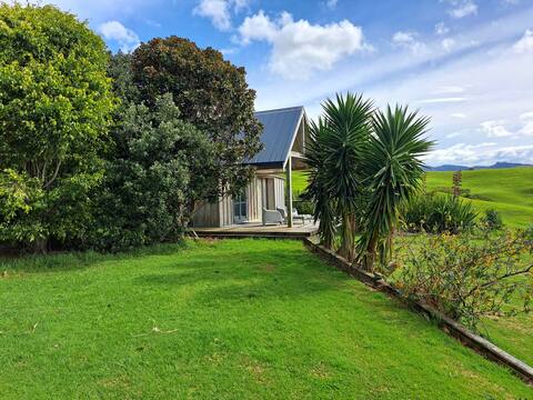 Successful Airbnb property: Smallest house with big views in Waipū
