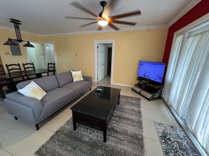 Executive Luxury 1 Bedroom Uptown Kingston - Kingston