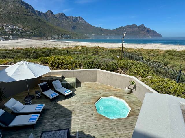 Pingu Beachhouse with Jacuzzi Hout Bay Cape Town