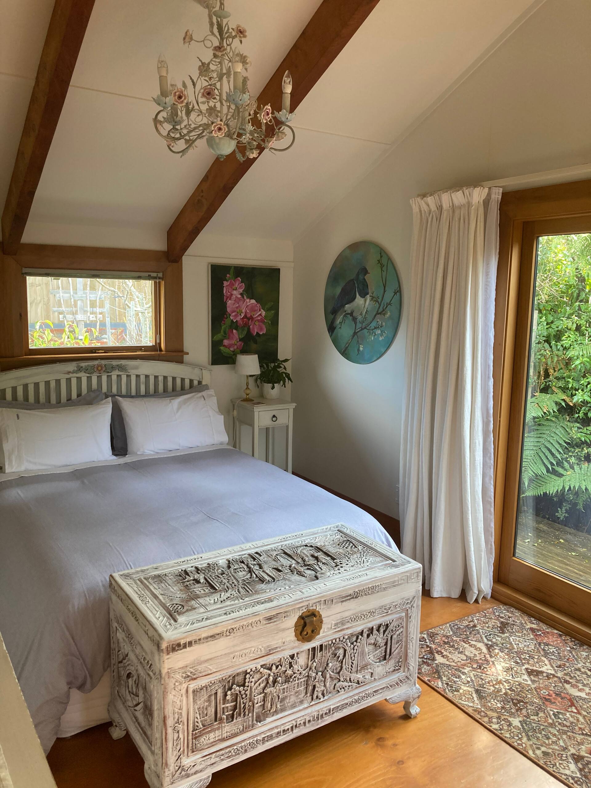 Peaceful Attractive Belmont Studio Apartment