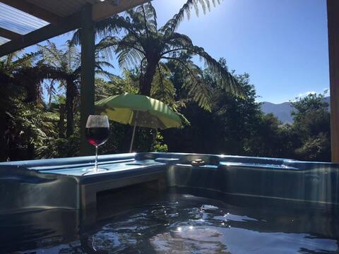 Hill View Haven Free Wifi Sleeps 3
Fire & Spa