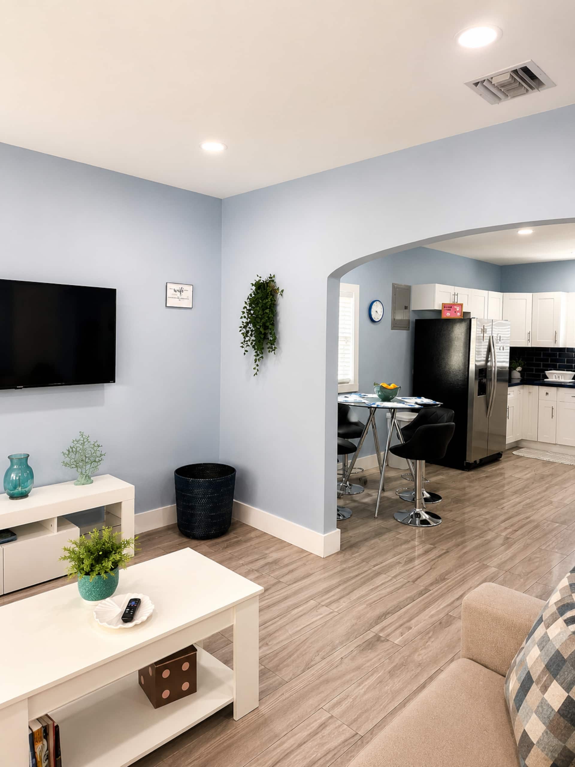 House 2 BR•10 min to Port•Walk to Loan Depot