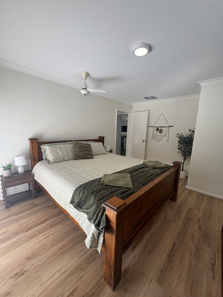 Blue Lake Family Retreat - Joondalup
