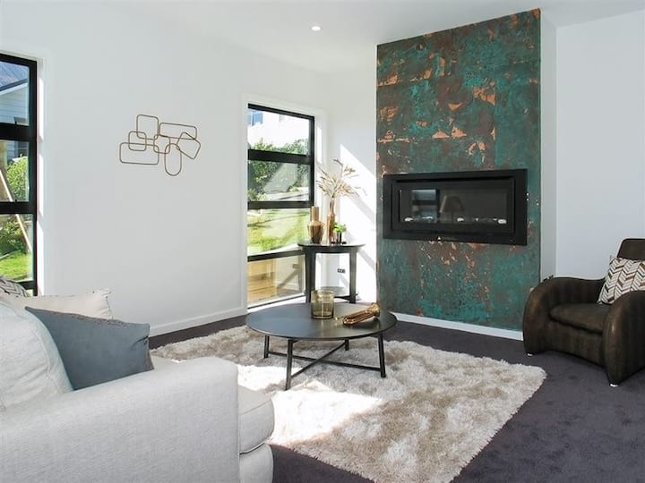 Sunny Private Room with Stunning Water Views
