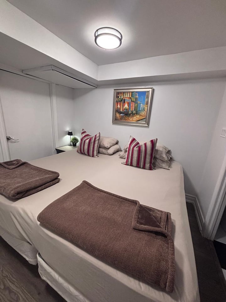 Ossington Ave Gem | Modern Stay In Little Italy - Toronto