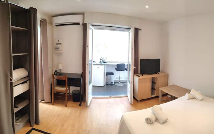 Cosy 2 Pers Parking Privé –Proche Plages & Parcs - アンティーブ