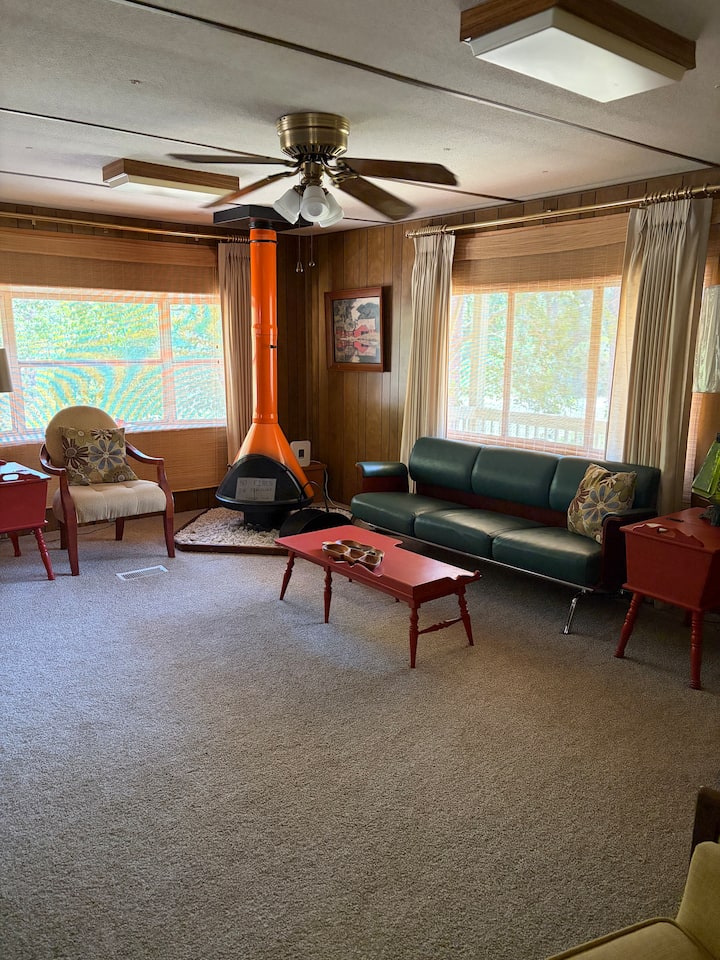 Retro-style Near I-20: City Access, Country Feel - Augusta