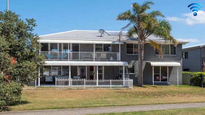 Kendalls Beach House - beach at your doorstep