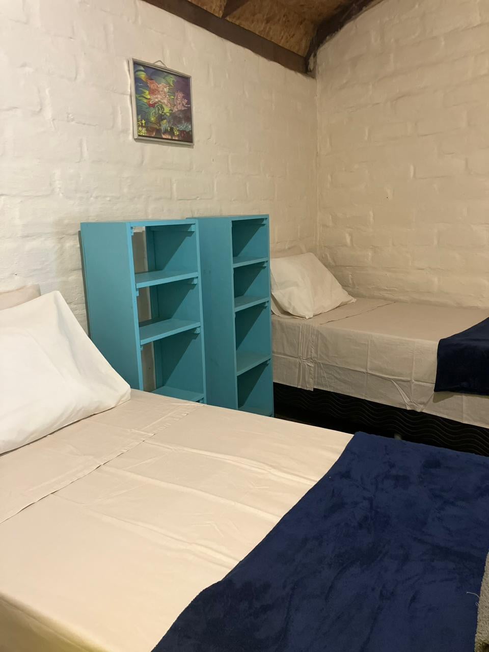 Room 2
With 2 single beds that we can also arrange with 1 Queen beds.