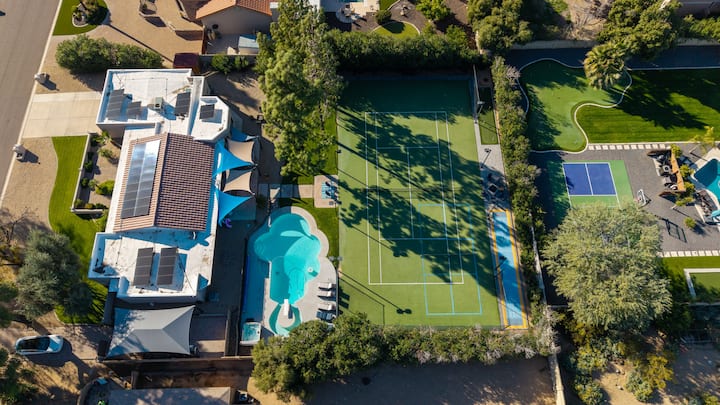 Private Tennis/Pickle Crt Heated Pool Yard Games! - Houses for