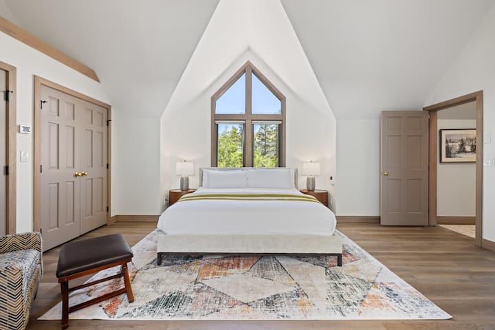 Primary EnSuite Bedroom #1 - King Bed