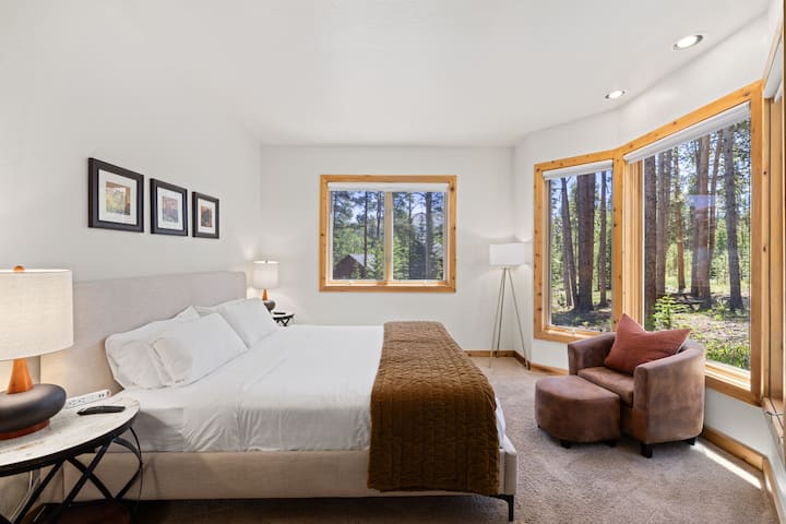 EnSuite Bedroom #2 - King Bed / Private Full Bath / National Forest Views