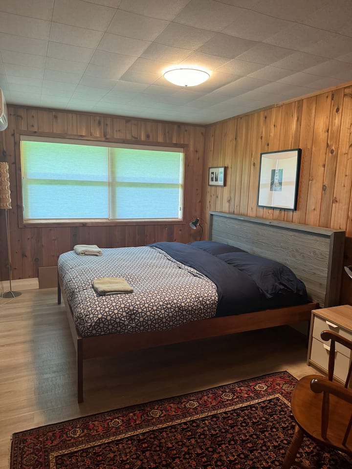 Hiki ni chumba cha kulala cha 2 cha kifalme kwenye ghorofa ya chini.