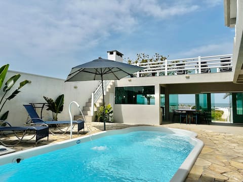 Oceanfront retreat, Jacuzzi, Pool, 4 bedrooms