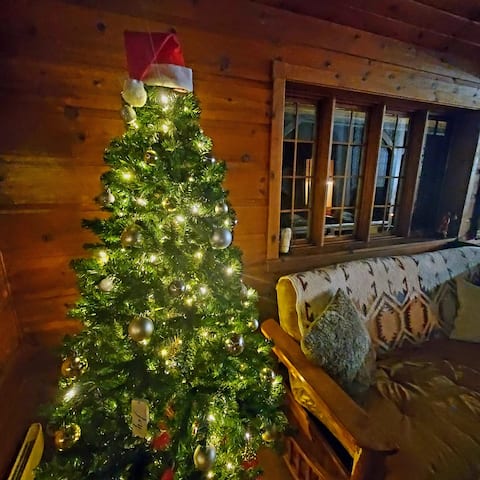 Chalet Shtom - Waterfront Serenity