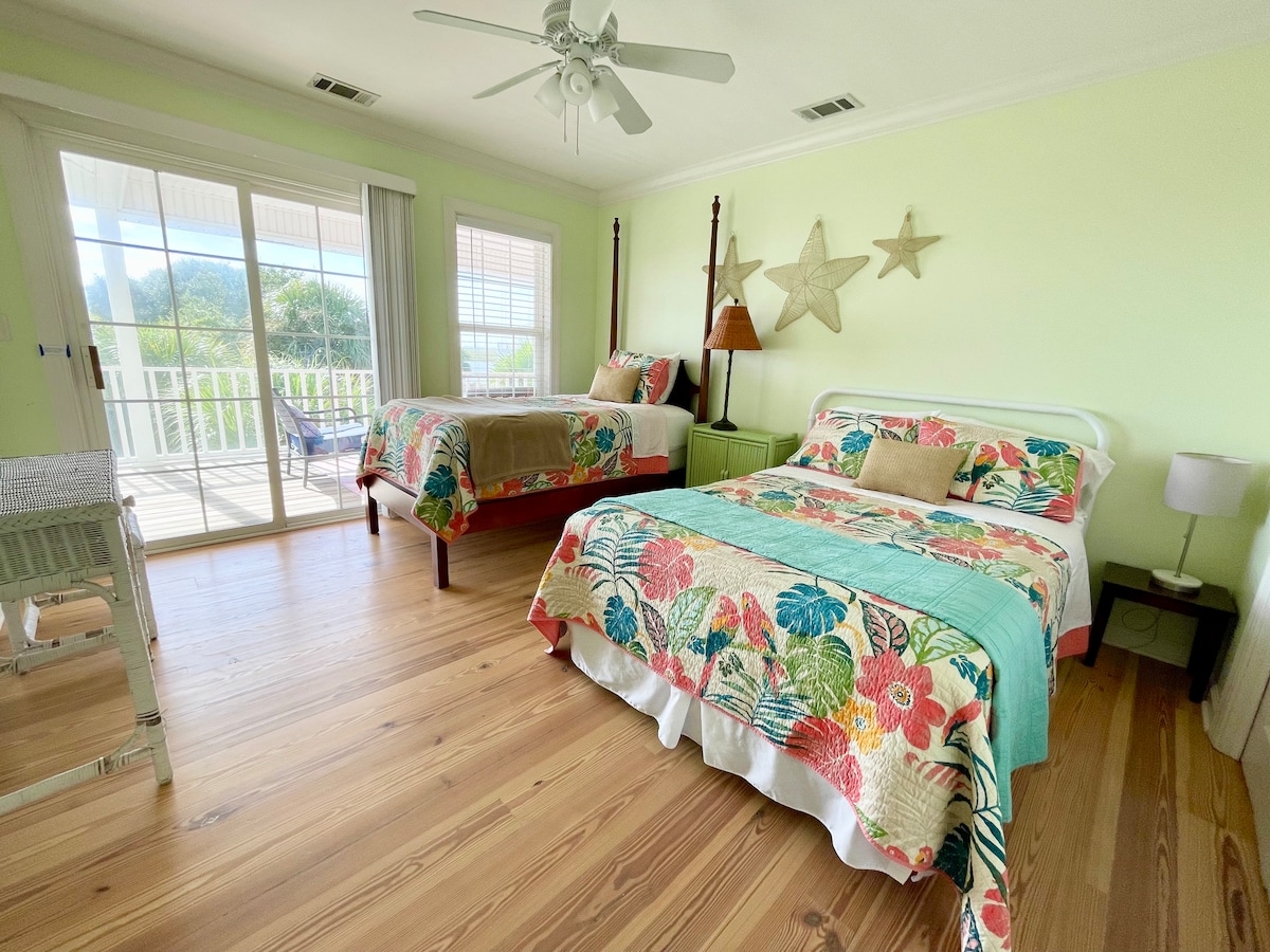 Спалня №2 - двойно легло, единично легло, достъп до верандата