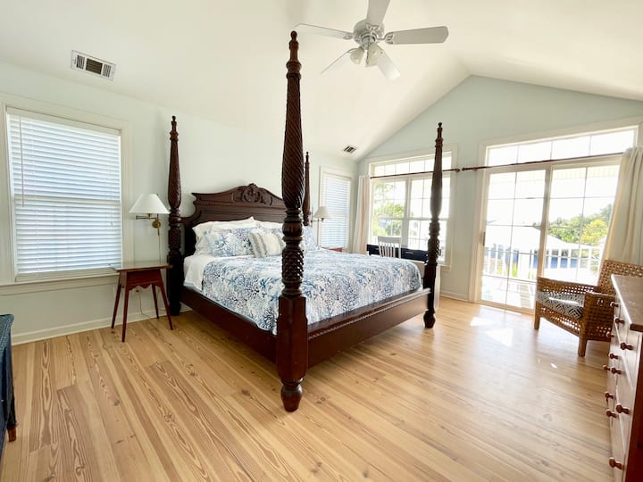 Spavaća soba br. 1 - bračni krevet (1,8x2), pristup trijemu