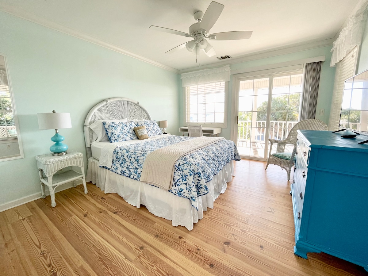 Спалня №3 - голямо двойно легло, достъп до верандата