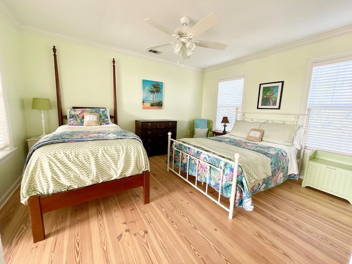 Spavaća soba br. 4, bračni krevet (širine 150-179 cm), bračni krevet (širine 150-179 cm)