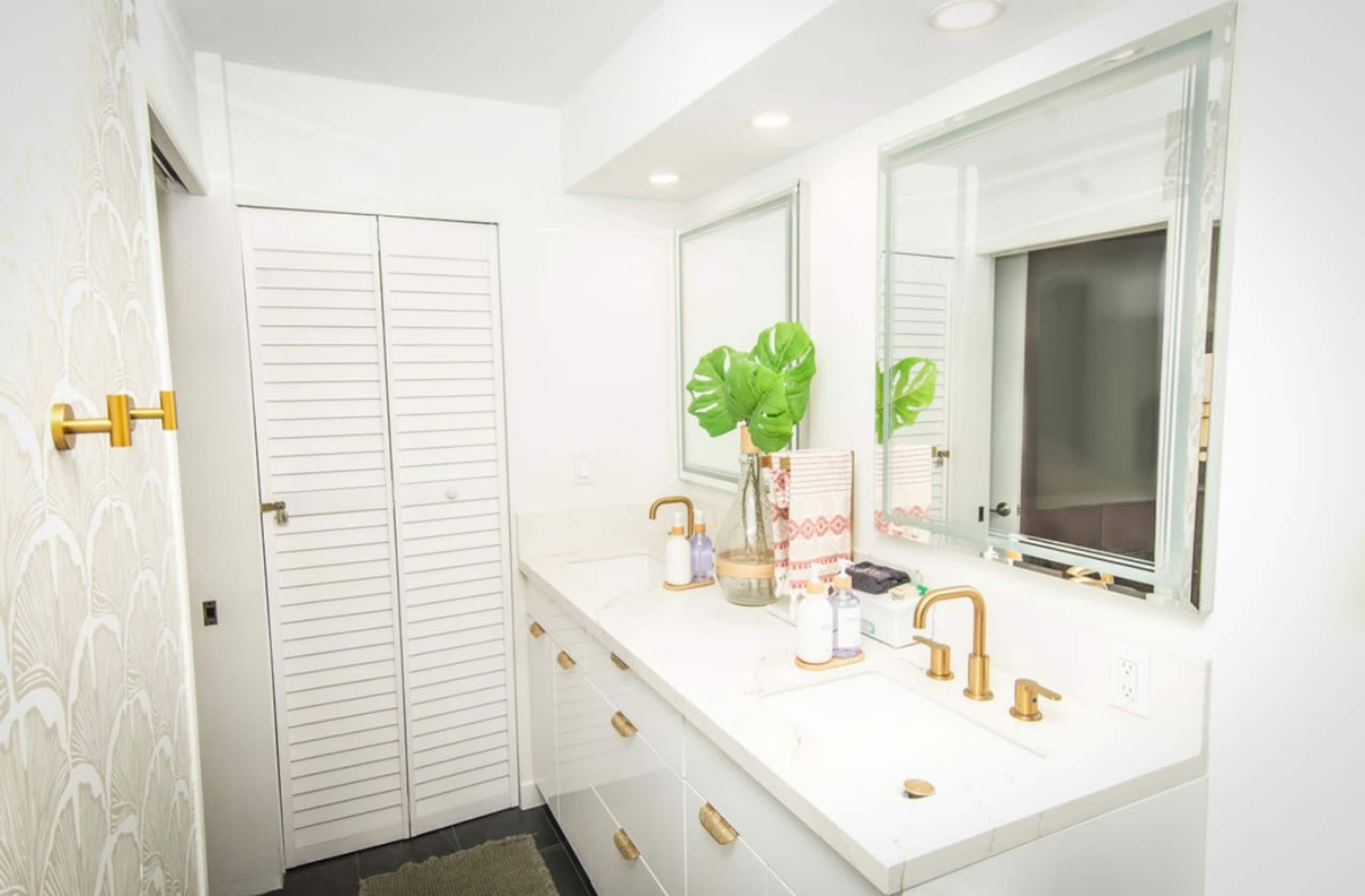 Condo in Honolulu · ★4.98 · 1 bedroom · 2 beds · 1 private bath - Image 20