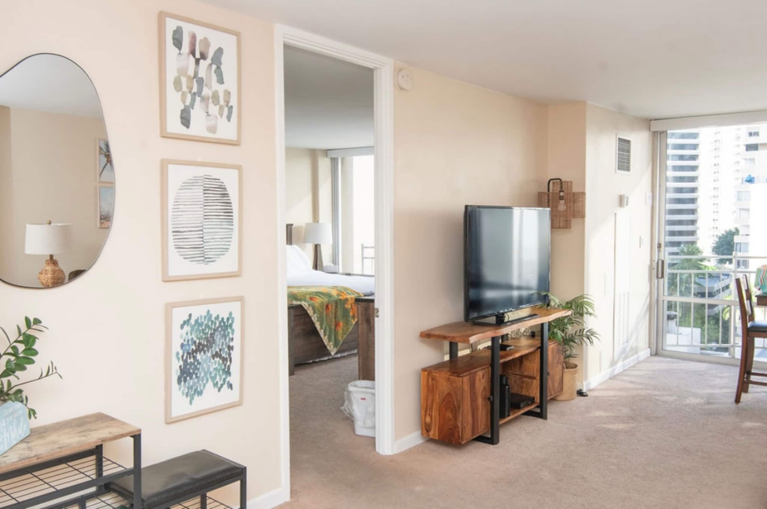 Condo in Honolulu · ★4.98 · 1 bedroom · 2 beds · 1 private bath - Image 5