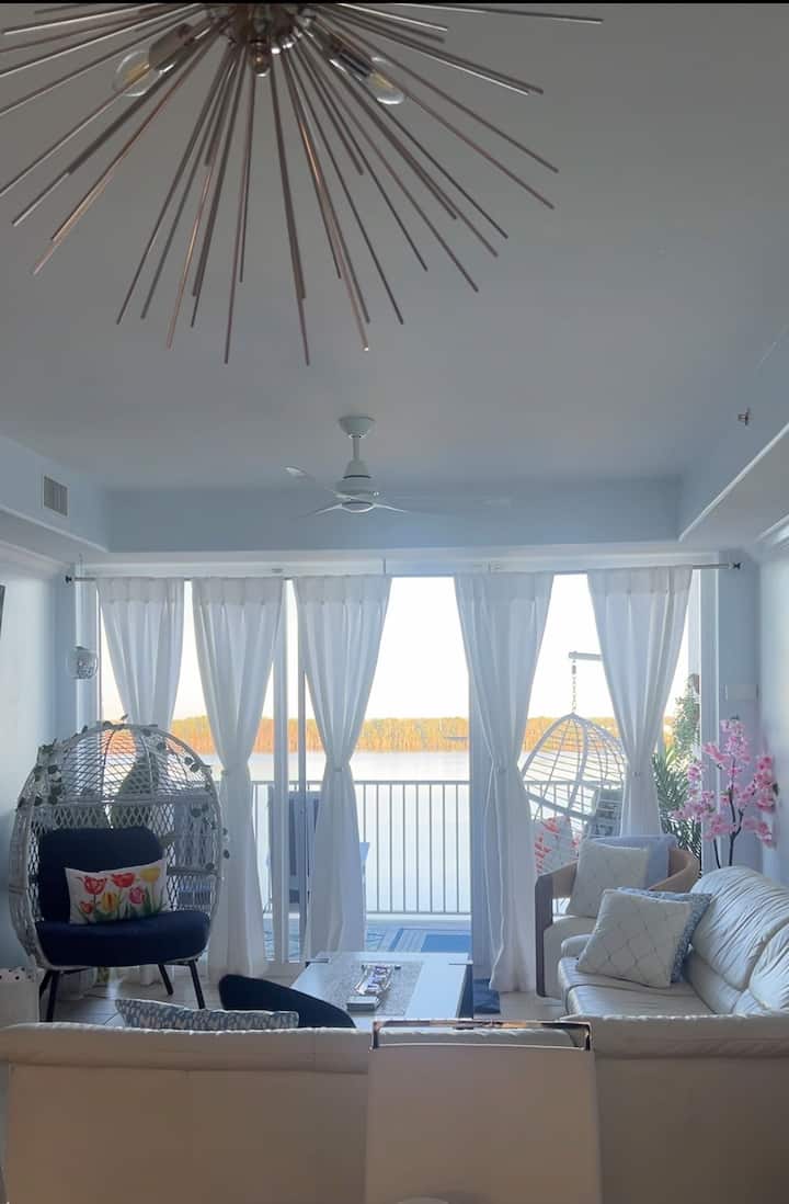 Magically Close To Disney- Serene Lakeview Condo - Lake Buena Vista, FL