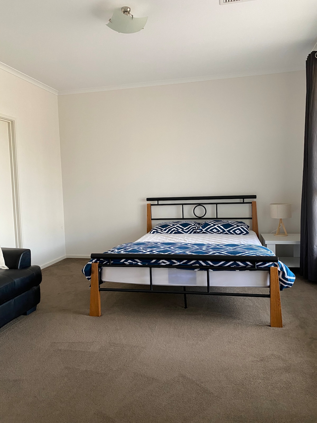 غرفة النوم 1