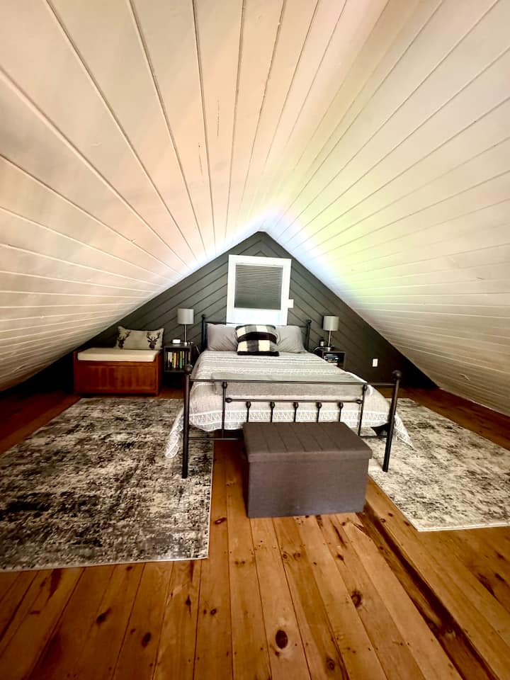 Queen size bed with a super comfortable memory foam mattress.