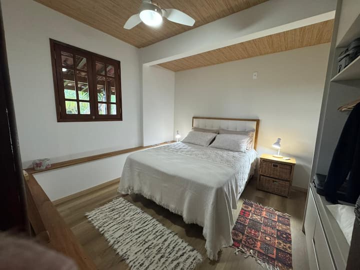 krevat dopio "box queen", dyshek pranveror Simmons Sam Francisco Plush Bamboo Origins. 