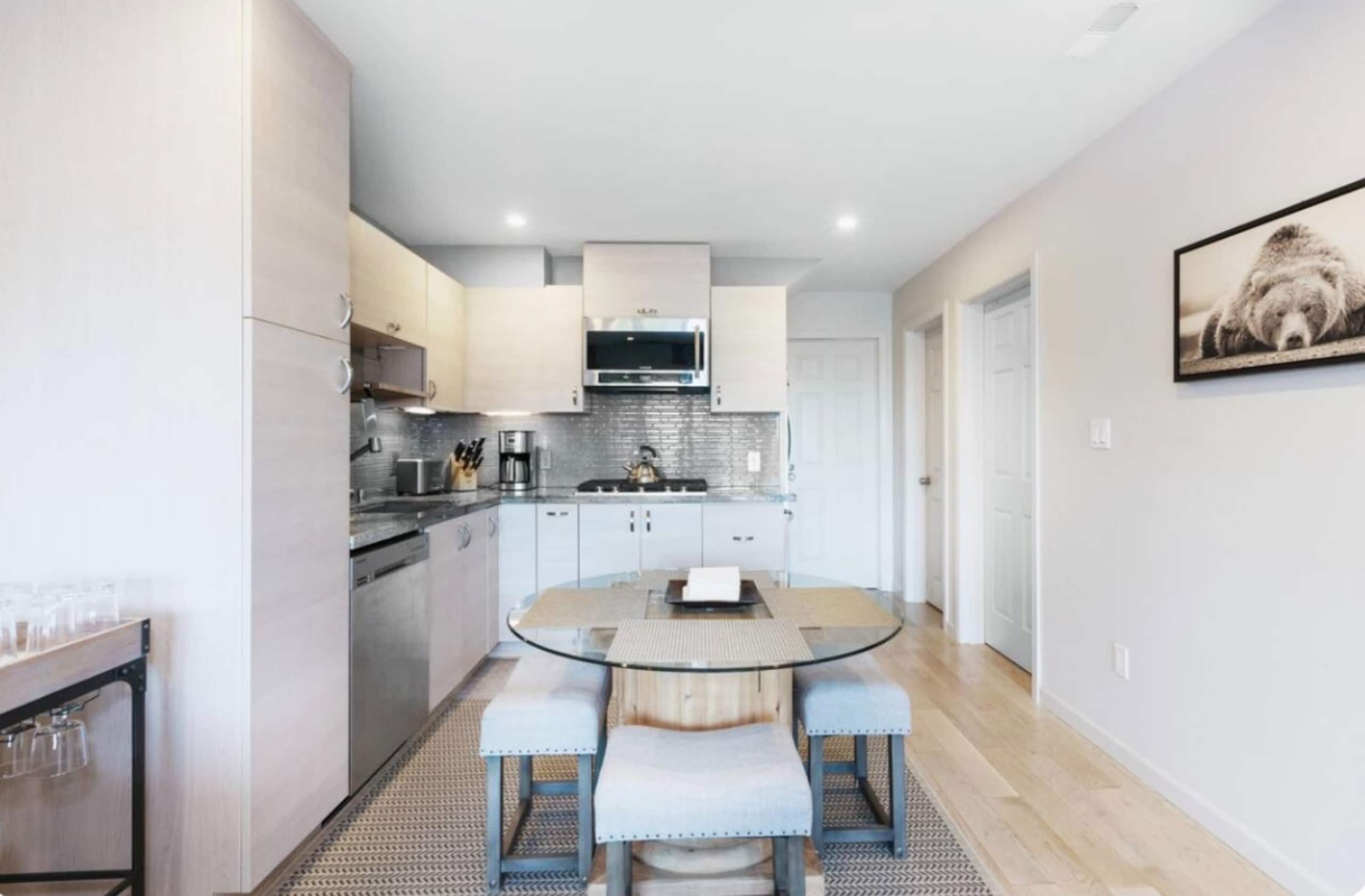 Home in San Francisco · ★4.89 · 2 bedrooms · 3 beds · 1 bath - Image 4