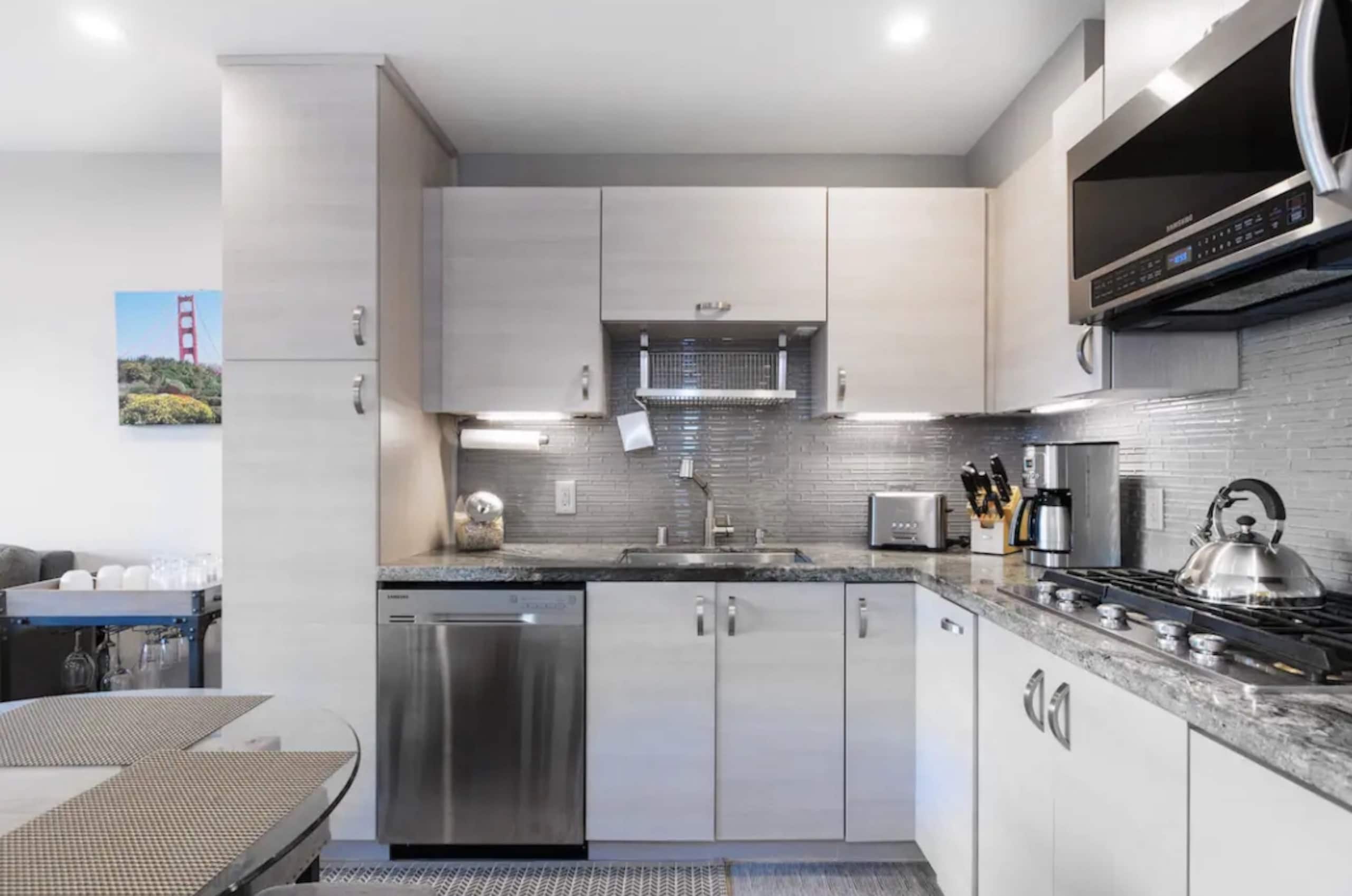 Home in San Francisco · ★4.89 · 2 bedrooms · 3 beds · 1 bath - Image 5