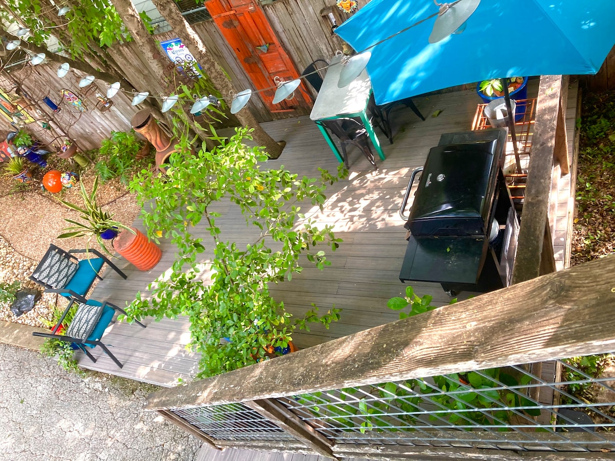 Comfortable Central Apartment with Unique Austin Vibe Perfect for Long-term Stays