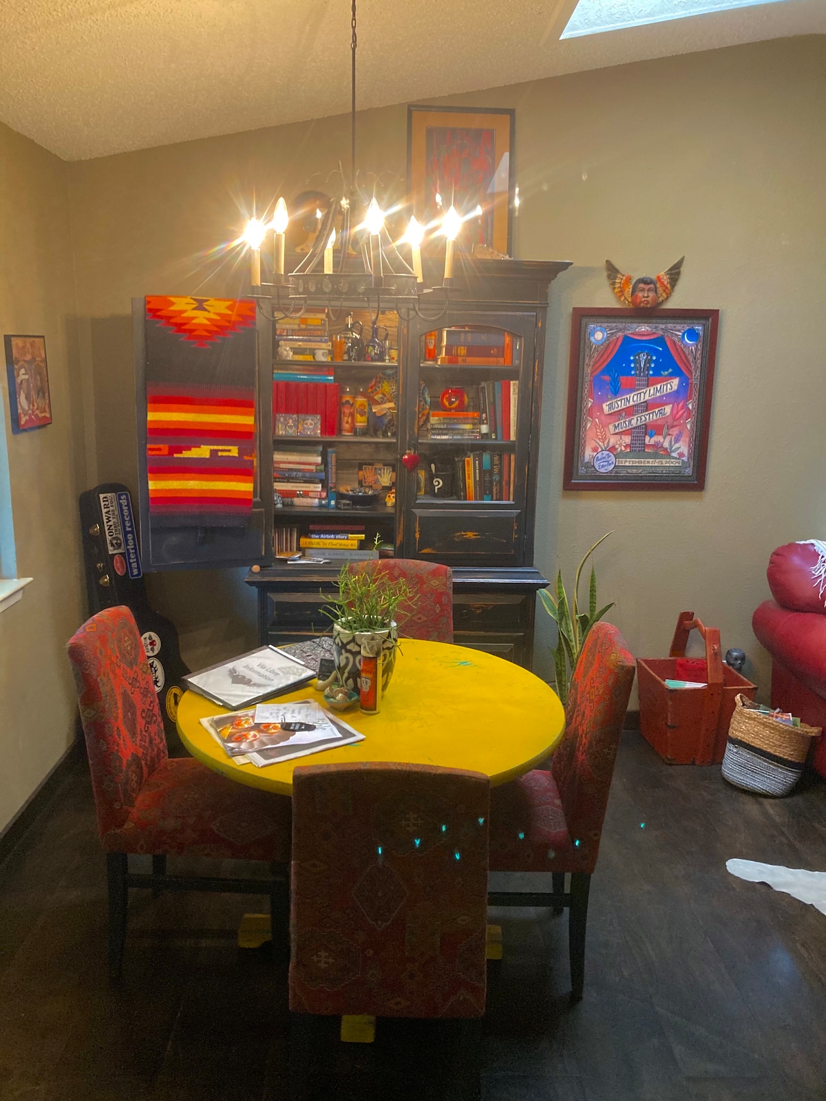 Comfortable Central Apartment with Unique Austin Vibe Perfect for Long-term Stays