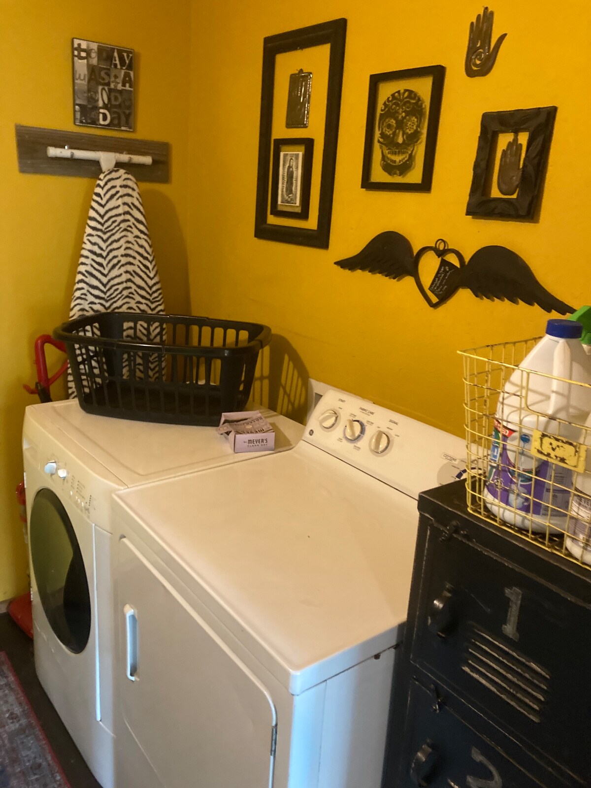 Comfortable Central Apartment with Unique Austin Vibe Perfect for Long-term Stays