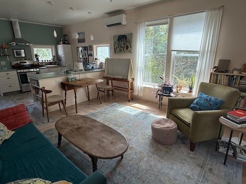 Successful Airbnb property: Your Modern Sanctuary on Ocracoke in Ocracoke