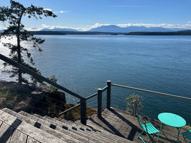 Galiano Island Home by the Sea gallery image 2