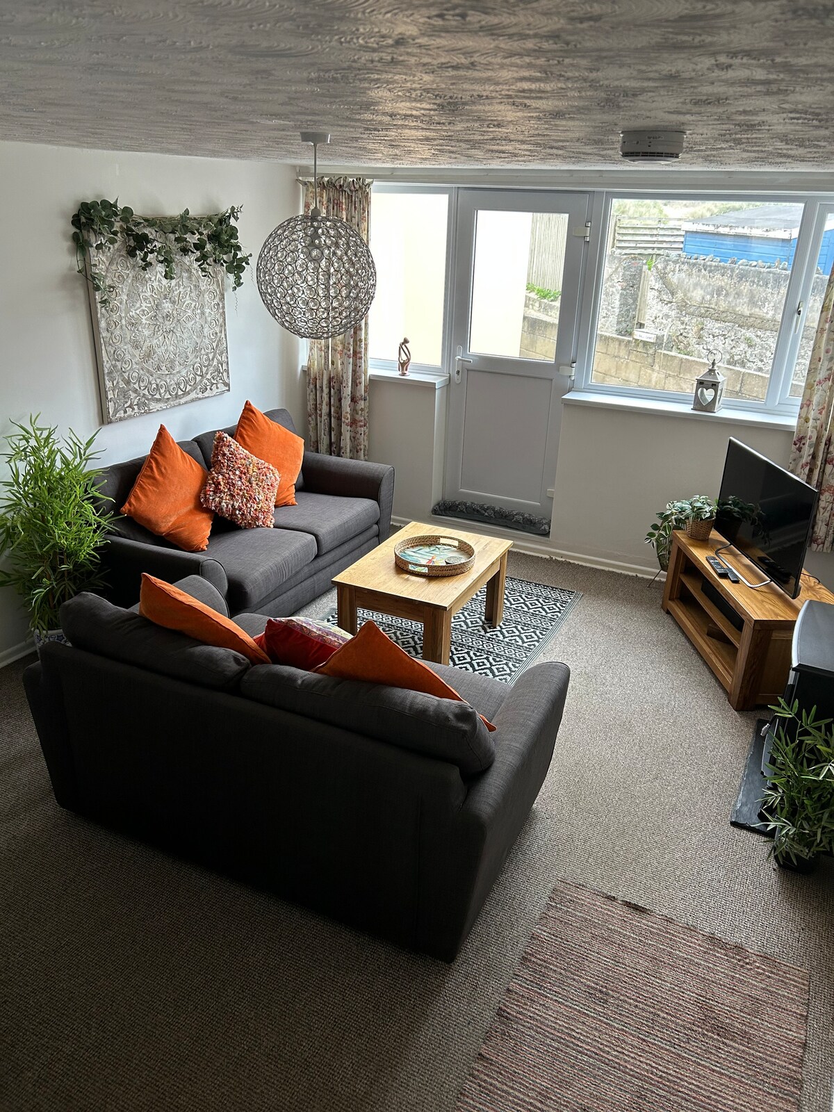 Successful Airbnb property: Stones Throw 17 Sand Bay in Perranzabuloe