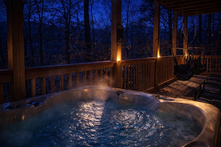 Sleeps 12 • 2 Min To Parkway • No Steep Roads - Pigeon Forge, TN