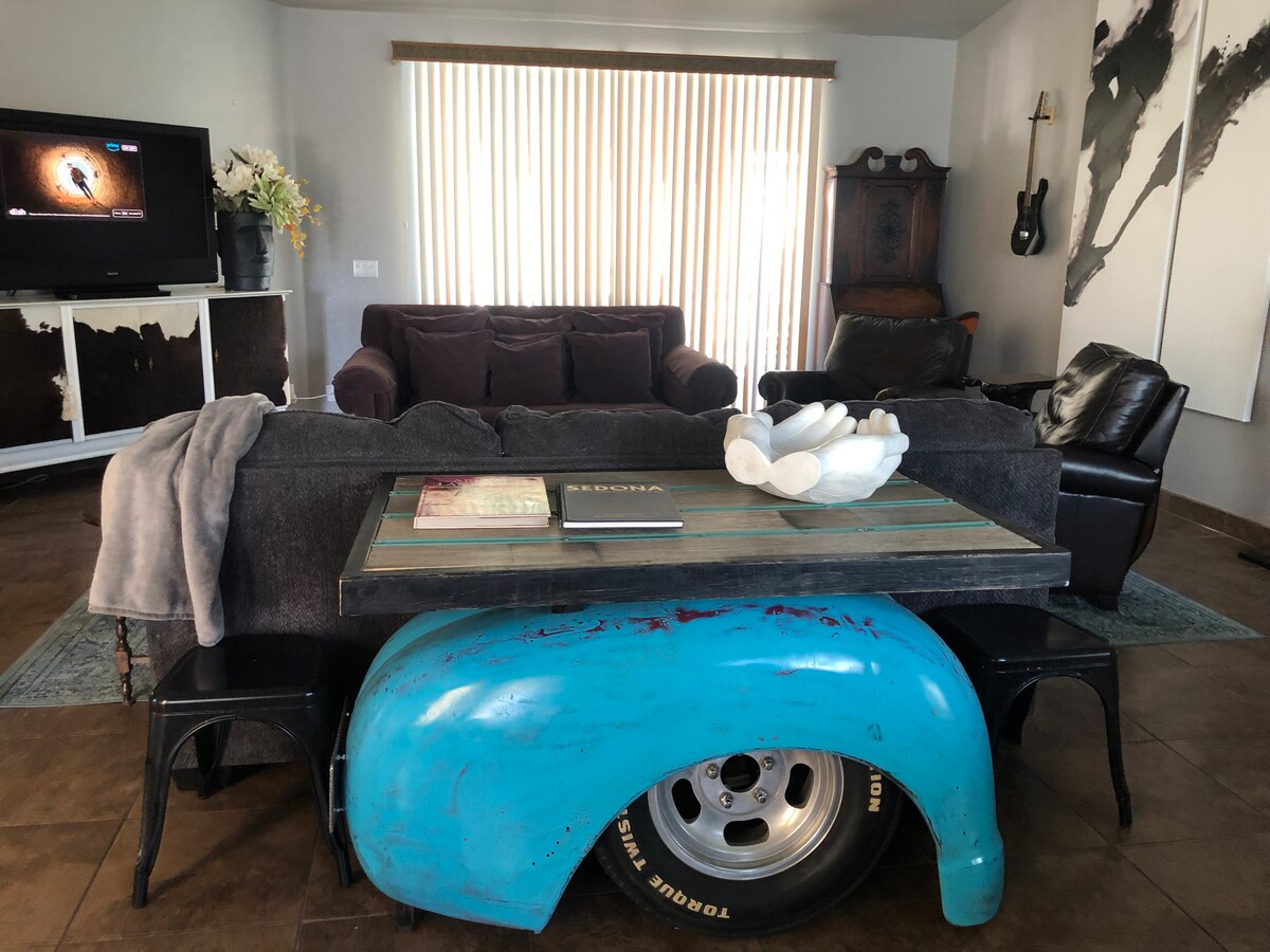 Top Airbnb: The Eclectic Oasis Pool, Spa, Fire Pit & Game Room in Lake Havasu / Kingman