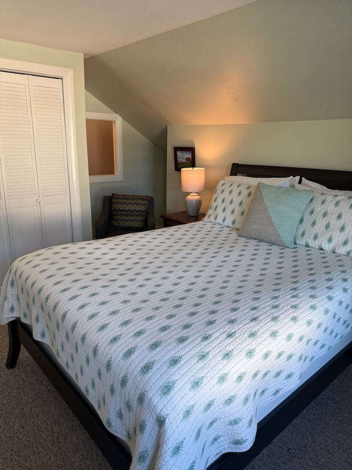 Bedroom with queen bed