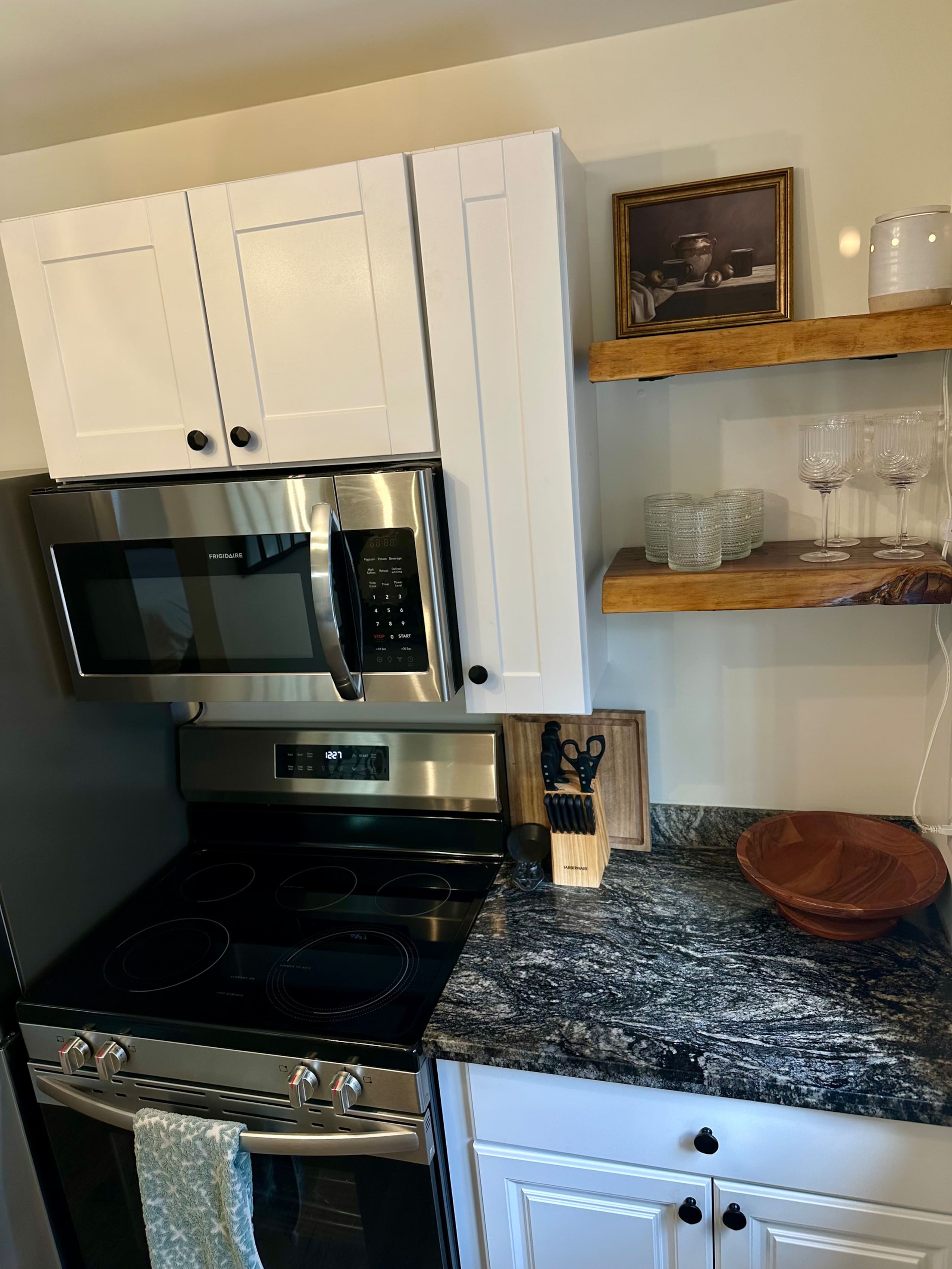 Private Studio w/garage & W/D near downtown - Photo 13