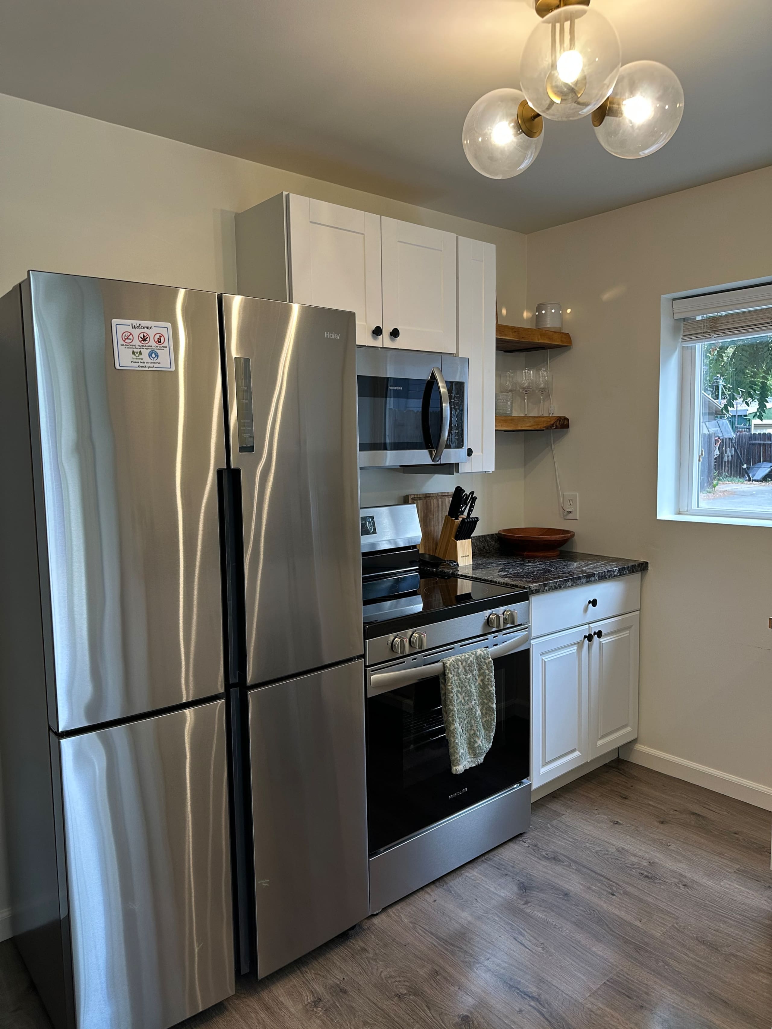 Private Studio w/garage & W/D near downtown - Photo 12