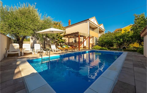 Beach front home in Vrsi