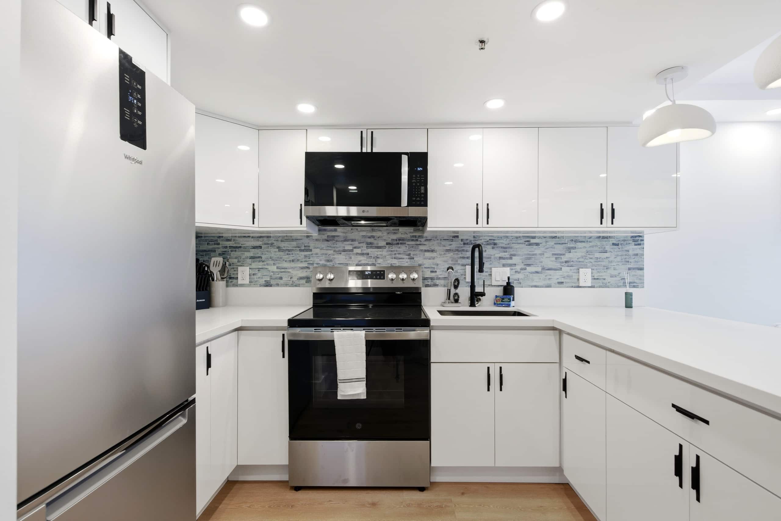 Condo in Honolulu · ★4.51 · 1 bedroom · 3 beds · 1 private bath - Image 9