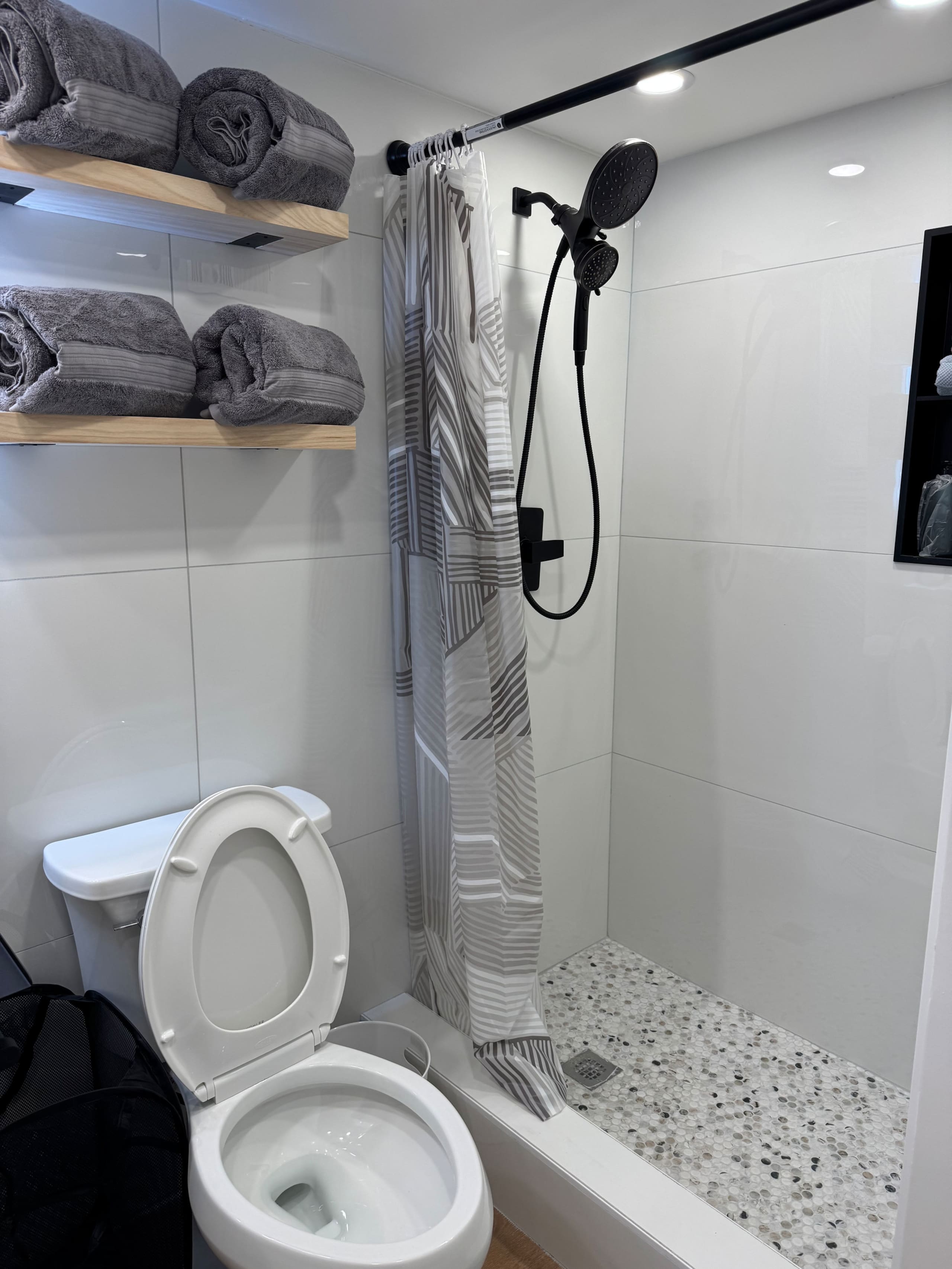 Condo in Honolulu · ★4.51 · 1 bedroom · 3 beds · 1 private bath - Image 13