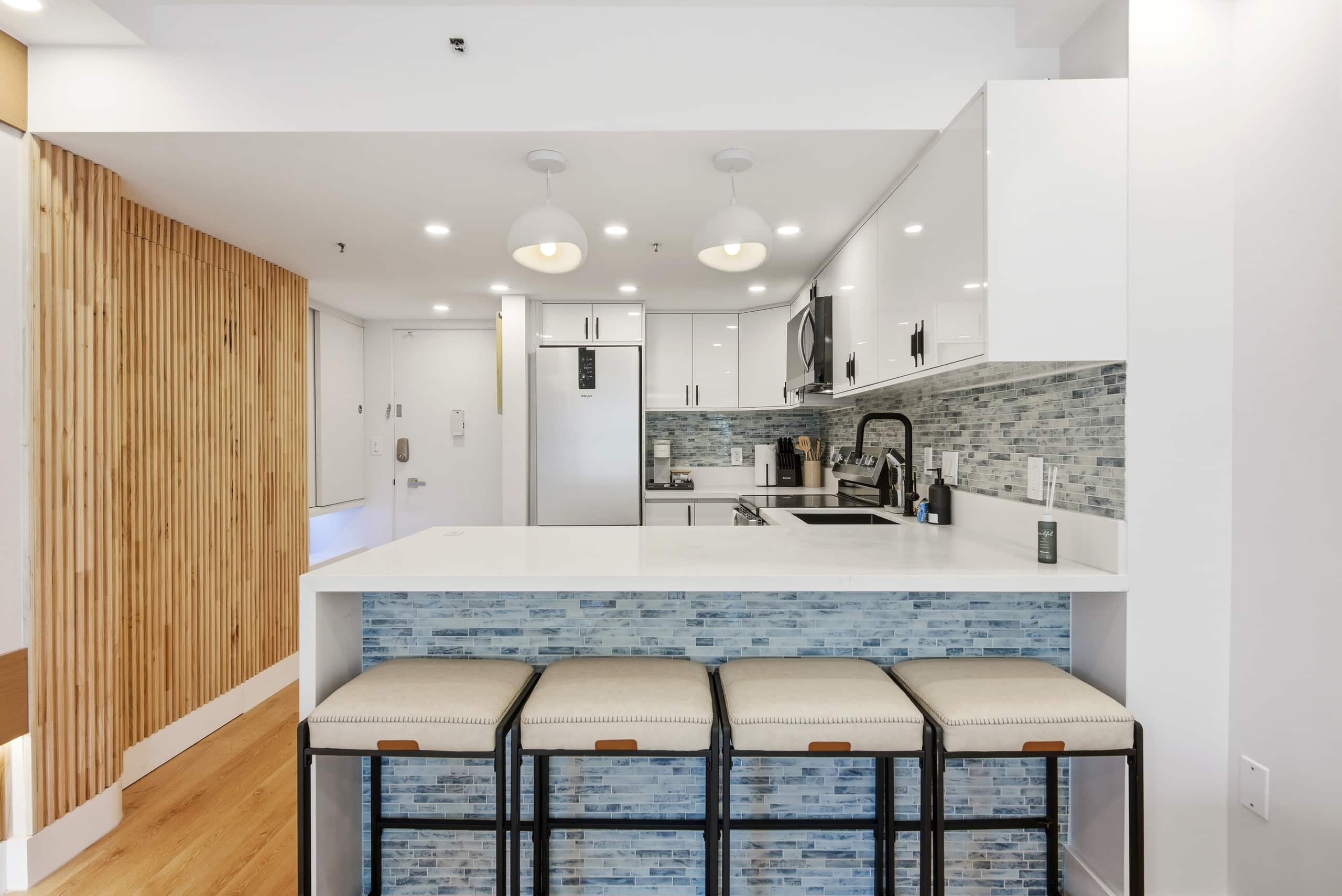 Condo in Honolulu · ★4.51 · 1 bedroom · 3 beds · 1 private bath - Image 7