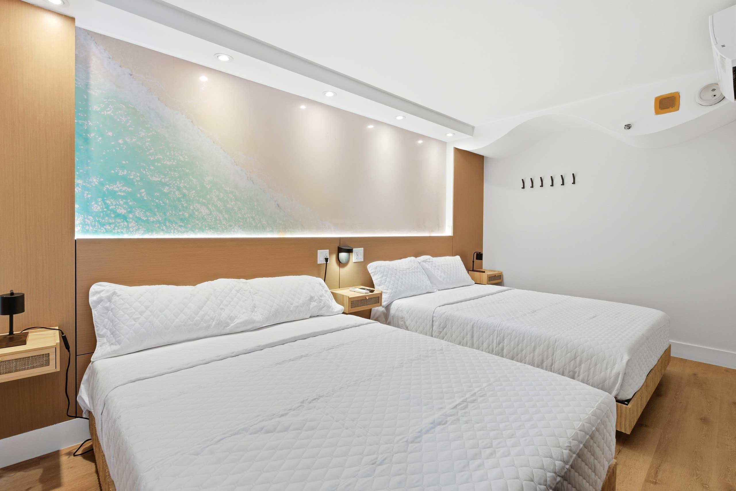 Condo in Honolulu · ★4.51 · 1 bedroom · 3 beds · 1 private bath - Image 11