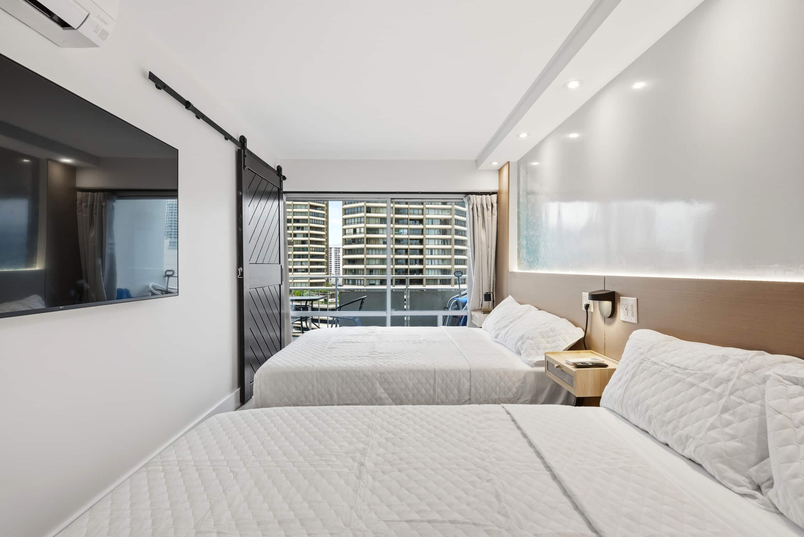Condo in Honolulu · ★4.51 · 1 bedroom · 3 beds · 1 private bath - Image 1