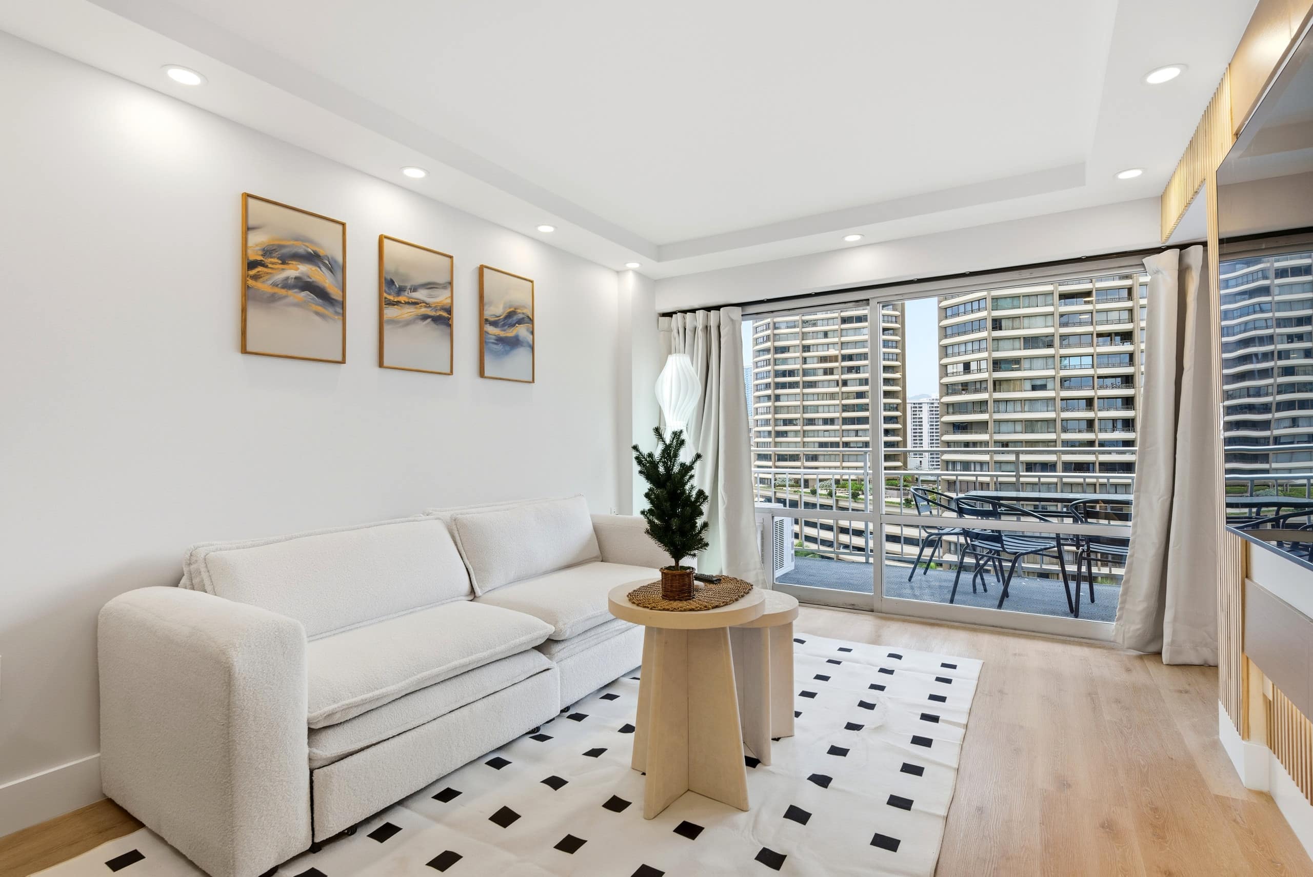 Condo in Honolulu · ★4.51 · 1 bedroom · 3 beds · 1 private bath - Image 5
