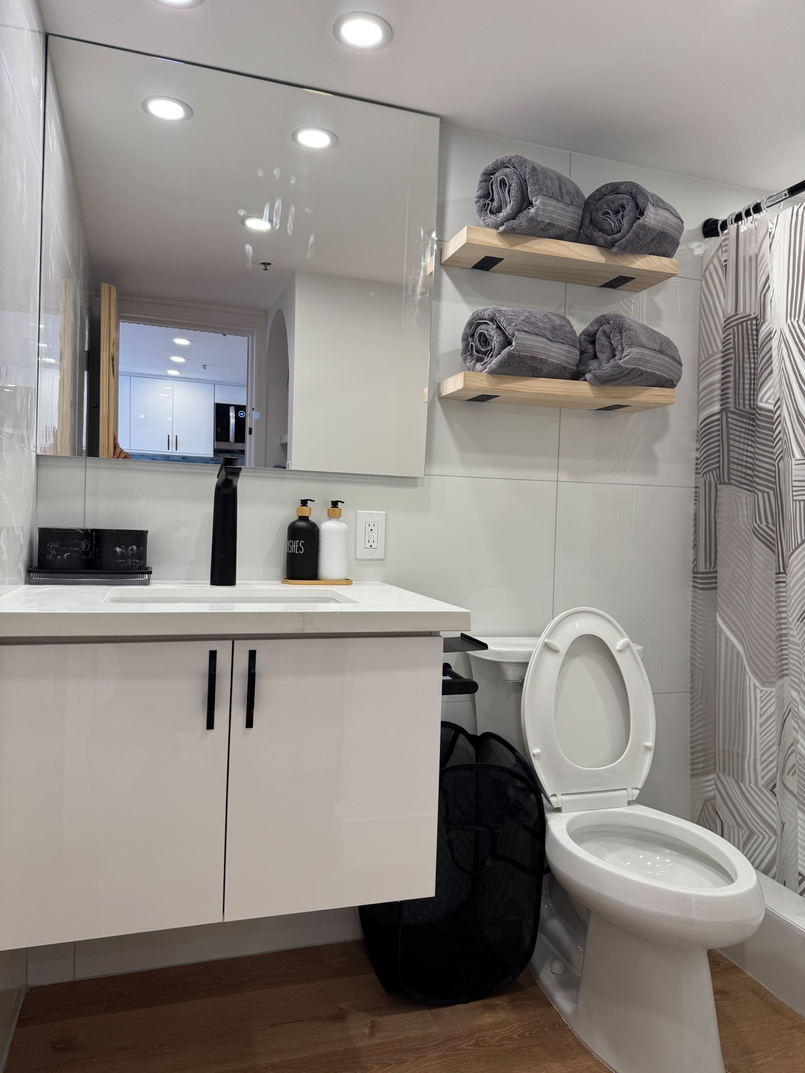 Condo in Honolulu · ★4.51 · 1 bedroom · 3 beds · 1 private bath - Image 12